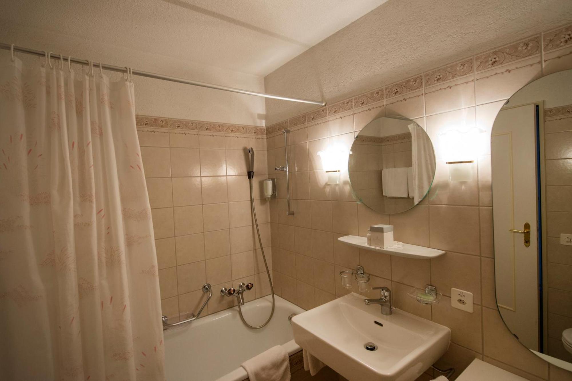Romantik Hotel & Restaurant Sternen Kriegstetten Номер фото